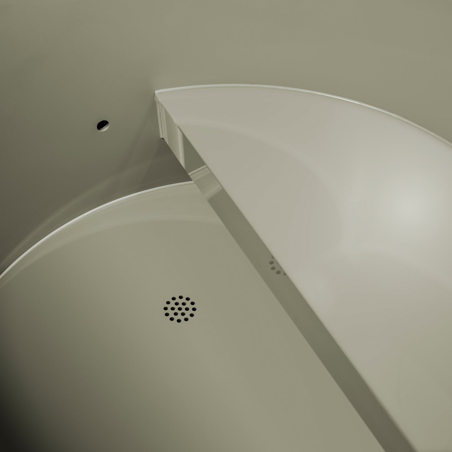 Dynamic Cold Therapy PVC Barrel Cold Plunge Tub with Pacific Cedar Exterior